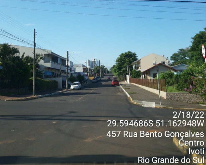 Esquina bem arborizada em Ivoti